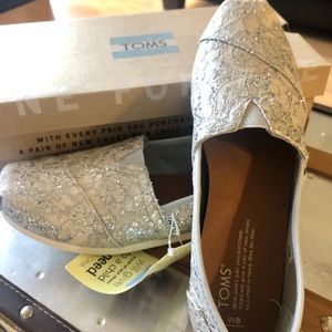 TOMS canvas Slip on.